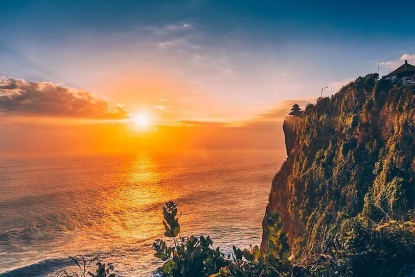 Sunset at Uluwatu Temple and Spa Tour