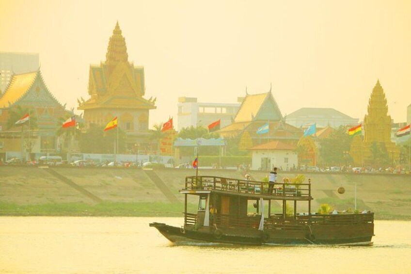 Memorable Cambodia Cruise