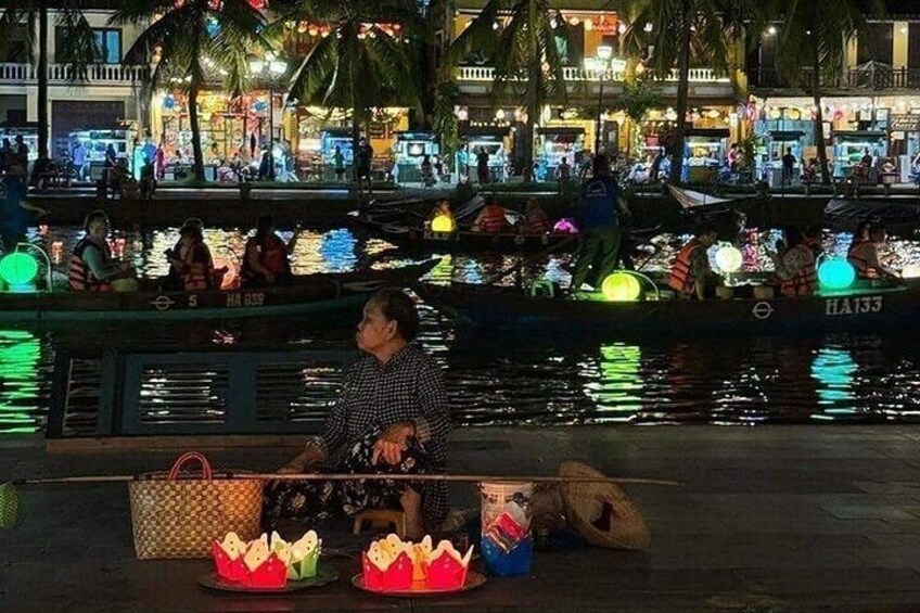 Hoi An Night Market with Hoi an walking Tour , Colourful Lanterns, Boat Ride 