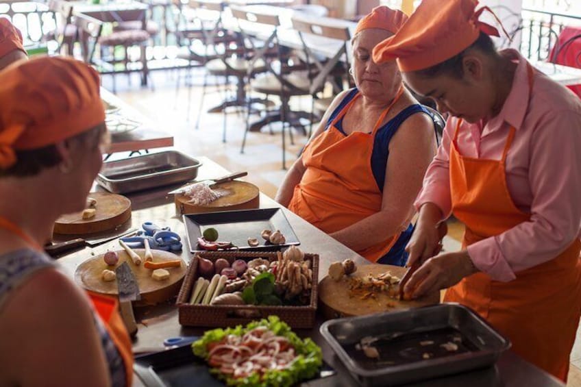 Half-Day Khmer Dishes Cooking Class with Chef in Siem Reap