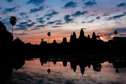 Excursión de día completo de Angkor en Tuk Tuk desde el amanecer