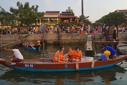 Hoi An nachtleven Tour met Hoi An Ancient Walking Tour, boottocht, avondmar...