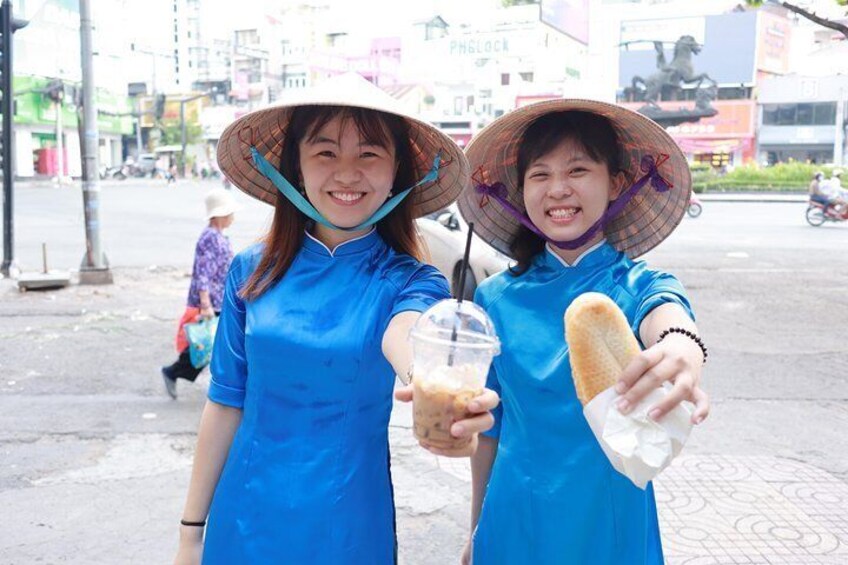 4 Hrs Vegan Food Tour by Scooters w/ GirlPower Riders Kiss Tours