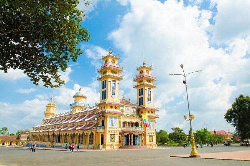 Cao Dai Temple - Cu Chi Tunnels 1 Day Tour