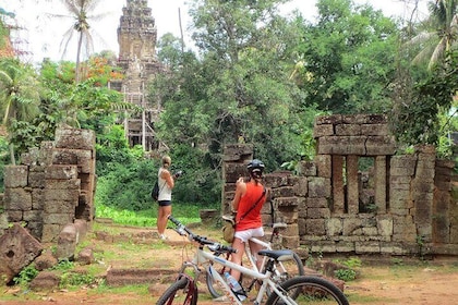 Esquina este de Siem Reap - Grupo Roluos y campo