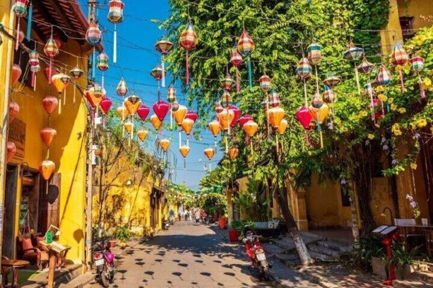 Hoi An daily group tour including Tra Que village & Basket boat 