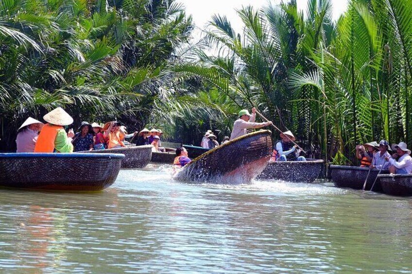 Hoi An daily group tour including Tra Que village & Basket boat 