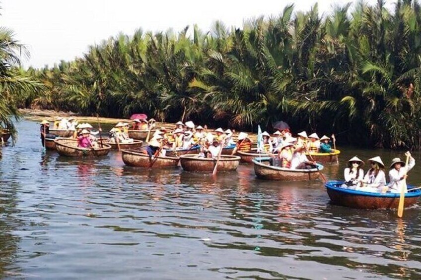 Hoi An Day Trip including Tra Que village & Basket boat 