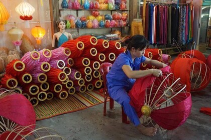 Hoi An Lantern Making and Tra Que vegetable village cycling tour