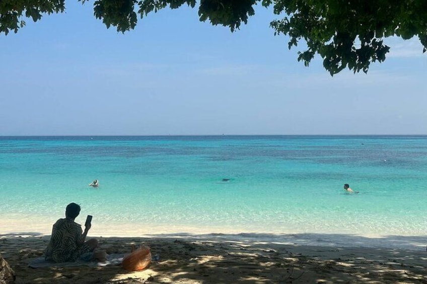 A full Day Haa & Rok islands from Koh Lanta( By Speed Boat)