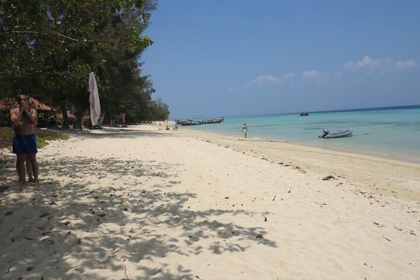 A Full Day 4 Islands Koh Ngai, Mook, Kradan,Chueak From Lanta (By Speed boat)