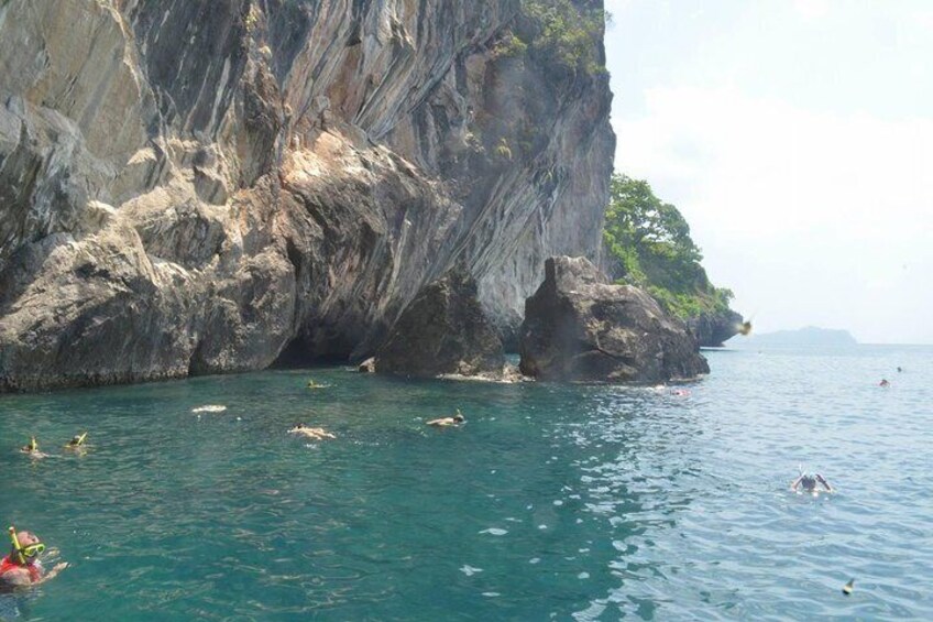 A Full Day 4 Islands Koh Ngai, Mook, Kradan,Chueak From Lanta (By Speed boat)