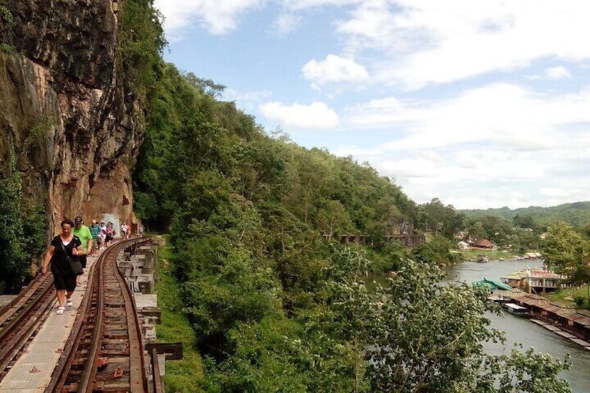 Private Tour : Bridge over River Kwae and Death Railway