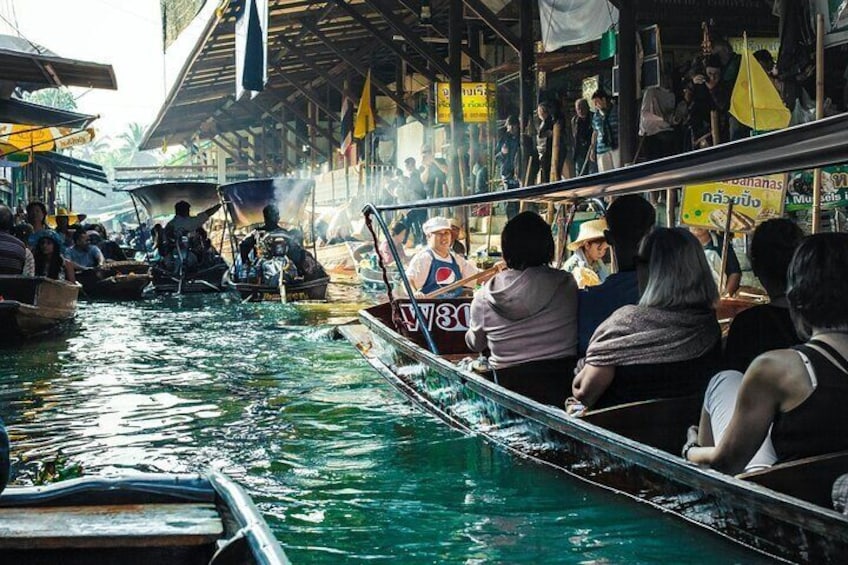 Situated 110 km west of Bangkok and seen as Thailand’s leading floating market, Damnern Saduak is one of the most popular day trips out of the capital. 