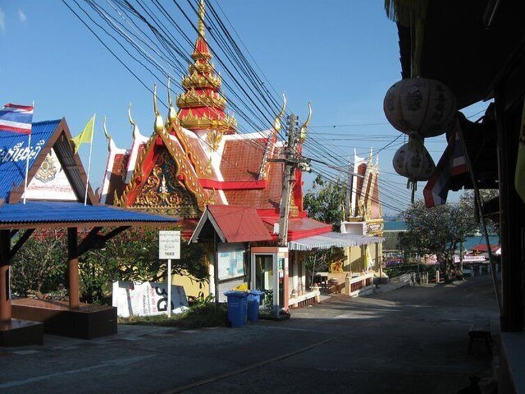 Wat Saan Chao Pho Khao yai
