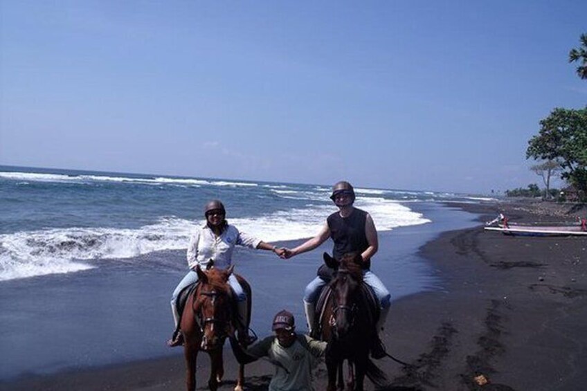 Horse riding at black sand beach