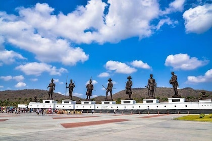 Hua Hin Discovery Tour with Vineyard Visit and Shared Transfers