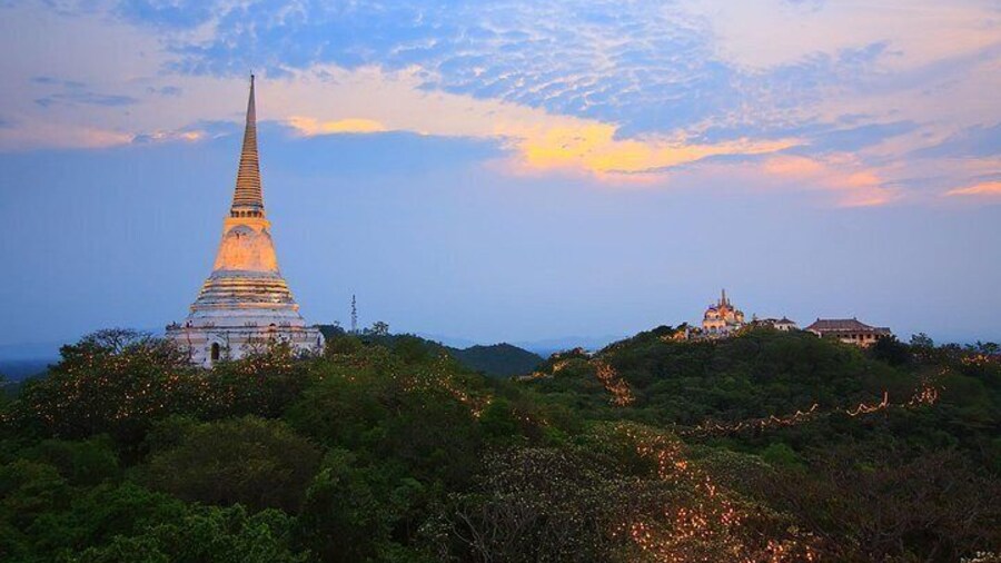 Hua Hin - Petchburi and Maruekathaiyawan Palace Tour