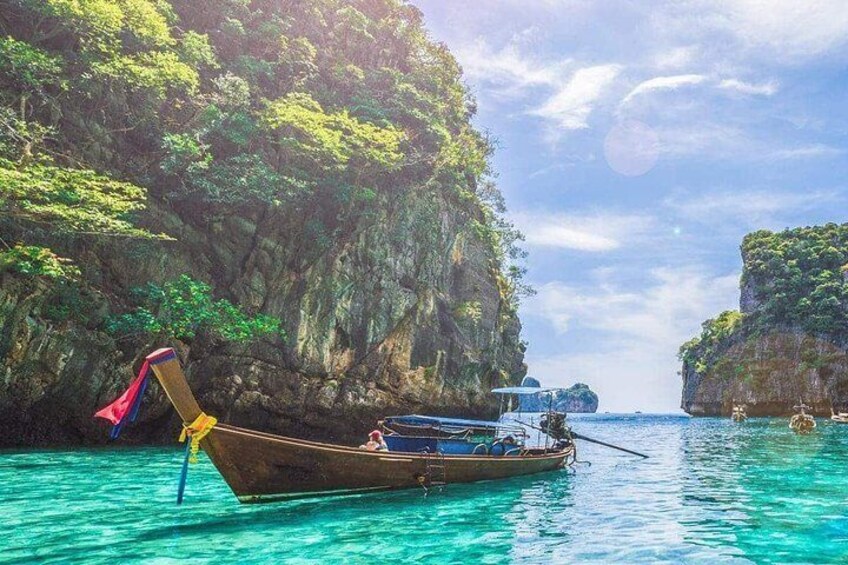 Phi Phi Island Tour by Royal Jet Cruiser from Phuket including Buffet Lunch