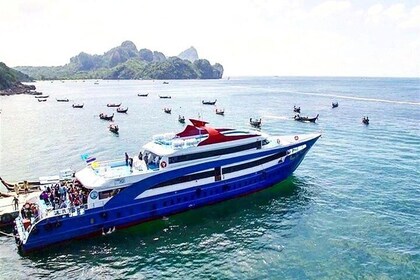 Phi Phi Island Tour mit dem Royal Jet Cruiser von Phuket inklusive Mittagsb...