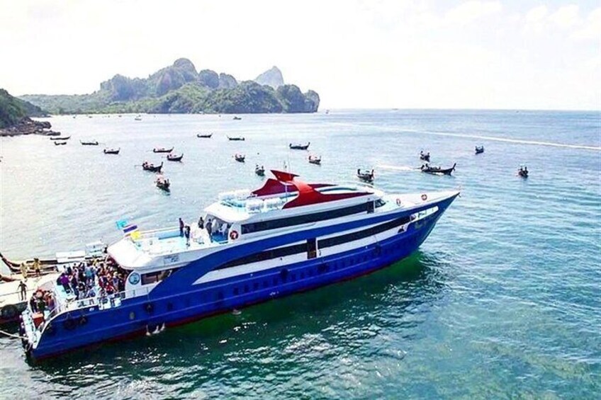 Phi Phi Island Tour by Royal Jet Cruiser from Phuket including Buffet Lunch