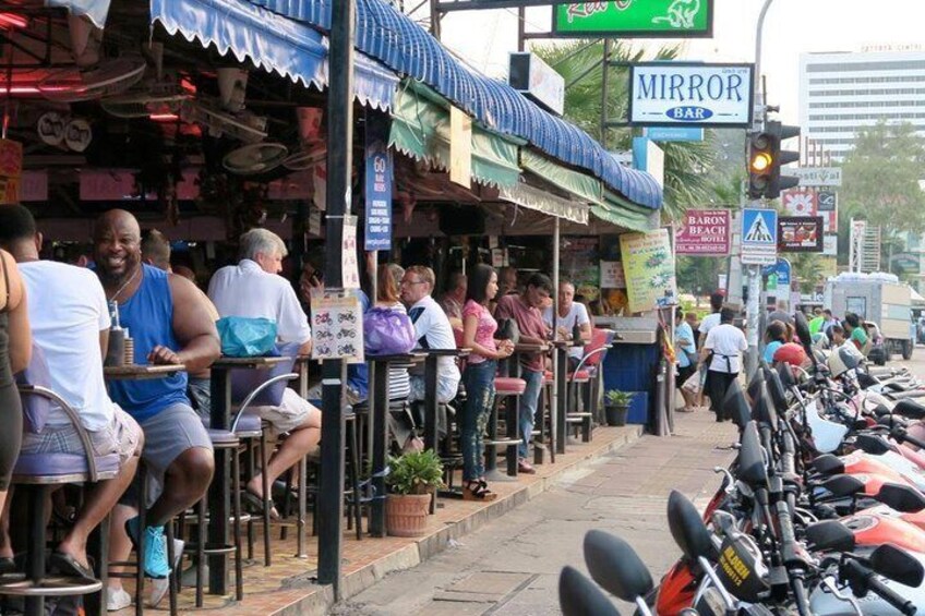 Selfie City & Temple Tour of Pattaya including Lunch