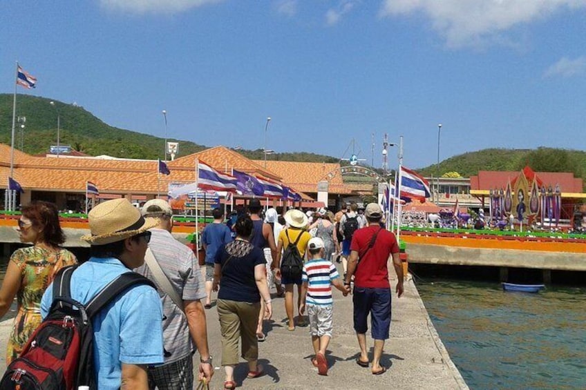 Coral Island Half-day Trip from Pattaya with Lunch & stop over for Parasailing