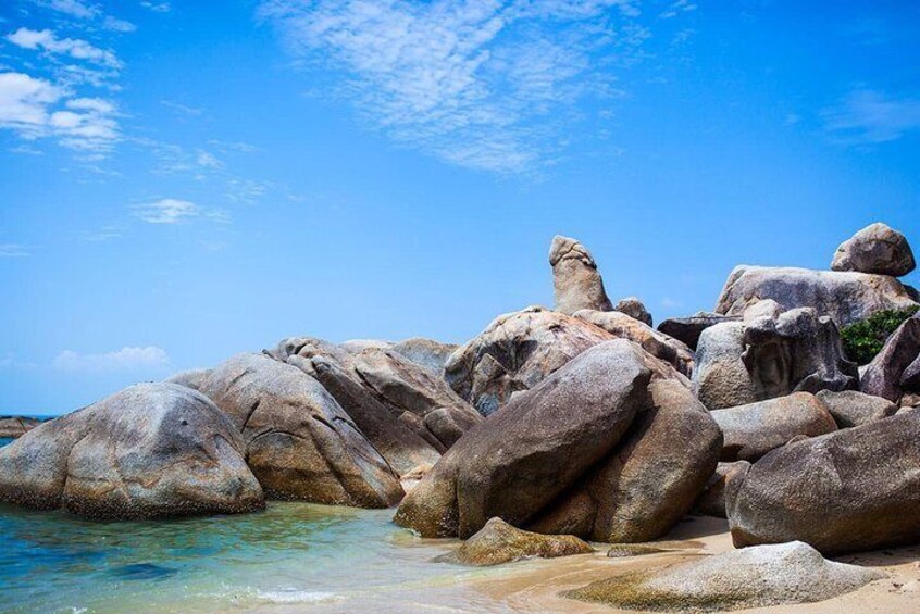 View Grand Pa & Grand Ma rocks at Lamai from the sea