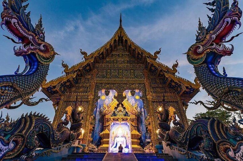Chiang Rai Food & Night Market Walking Tour with Local Host