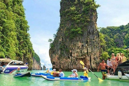 Tour in canoa sul mare dell'isola James Bond di Phuket in motoscafo con pra...