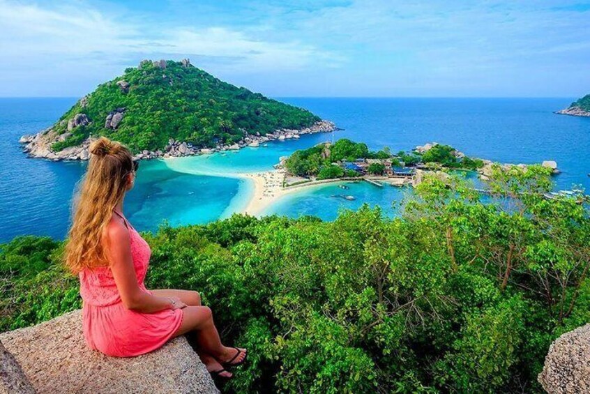 Visit 2 islands known for their excellent coral reefs, crystal clear water and colorful coral