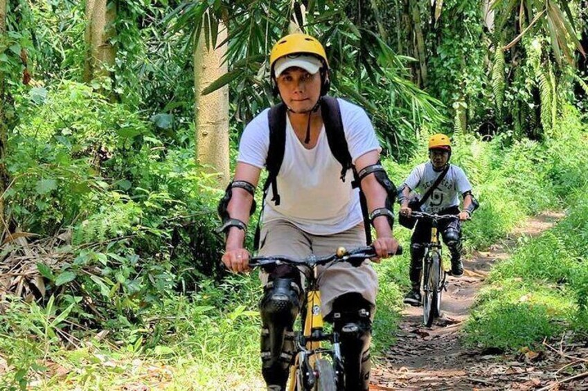 Private Lombok Cycling Tour : Rice Field, Plantations to Kerta Gangga Waterfall