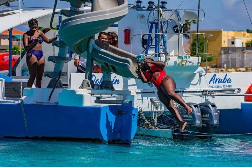 Catamaran Dolphin Snorkeling Cruise: Open bar, Light Lunch & I Love Aruba Shirt