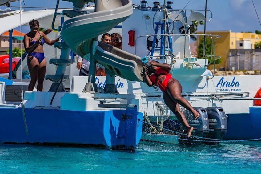 Catamaran Dolphin Snorkeling Cruise: Open bar, Light Lunch & I Love Aruba Shirt