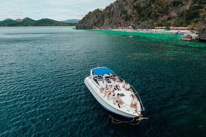 Coron Island Hopping Tour: via Private Yacht