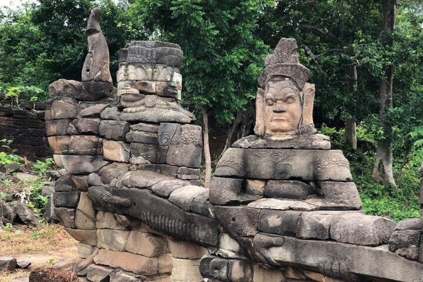 Private Banteay Chhmar, Banteay Toap & Ang Trapaeng Thma Guided Tour