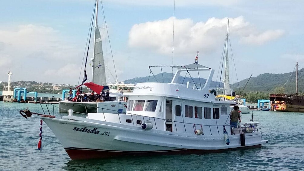 Day Fishing Join On Bottom Fishing By Spinning From Phuket