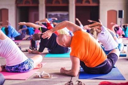 Dynamisk yogaklass på Yoga-Pilates Rotterdam