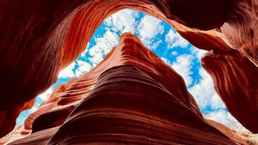 Peekaboo Slot Canyon UTV and Hiking Adventure