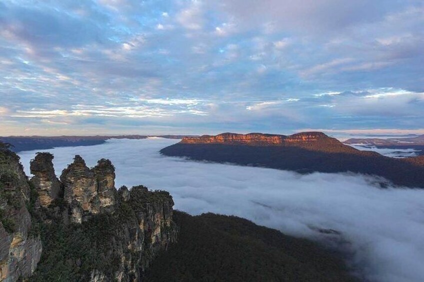 Visit Echo Point and the famous Three Three Sisters Rock Formation. 