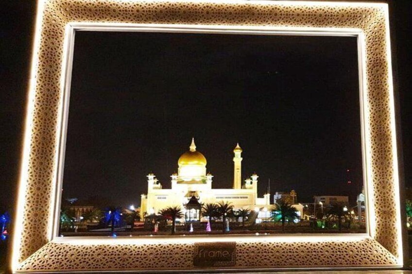 Bandar by Night