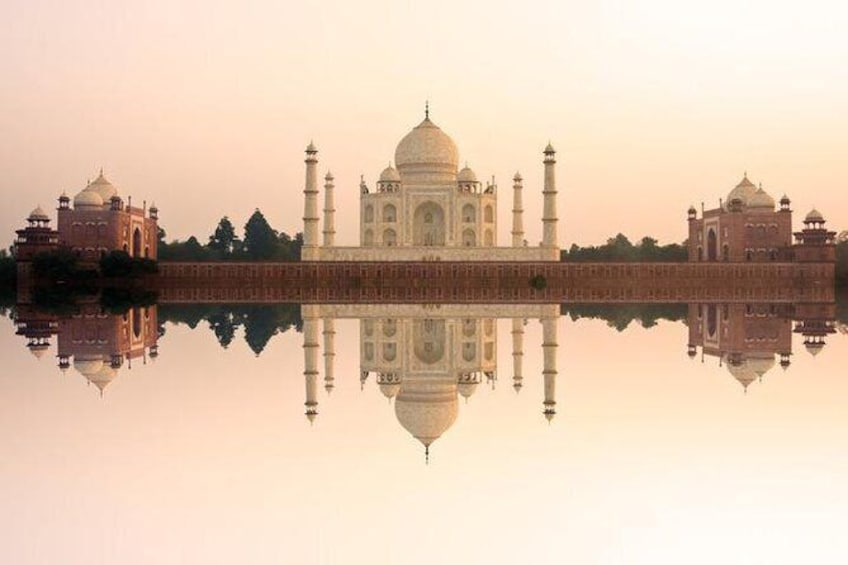 Private Taj Mahal at Sunrise and Agra Day Tour from Delhi