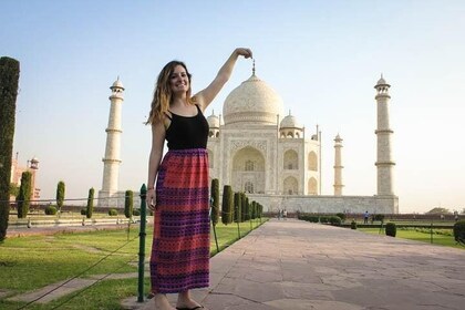 From Delhi: Taj Mahal Sunrise and Agra Tour by Car -All Inclusive