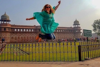 Sunrise Taj Mahal & Agra Fort Day Tour by Car From Delhi