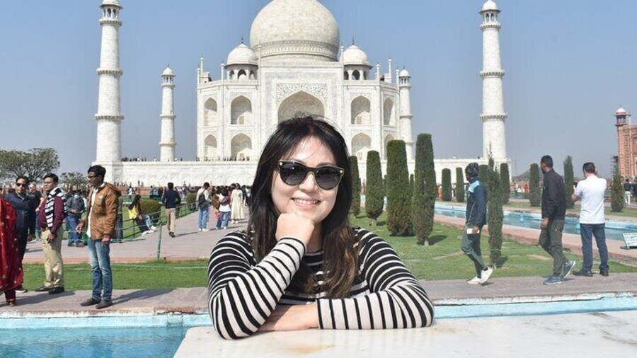 From Delhi: Taj Mahal Sunrise and Agra Tour by Car -All Inclusive