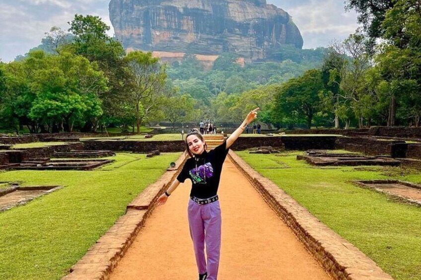 Private Day Tour Sigiriya Rock and Dambulla Cave Temple Tour