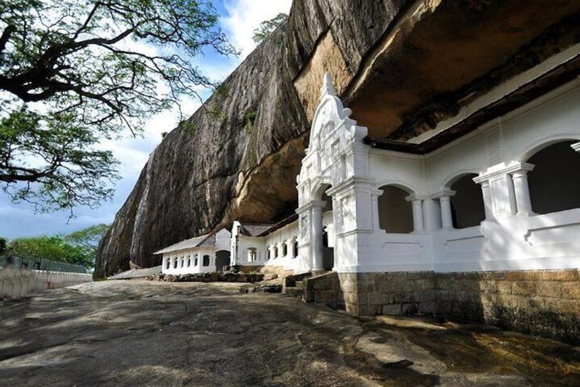 Private Day Tour Sigiriya Rock and Dambulla Cave Temple Tour