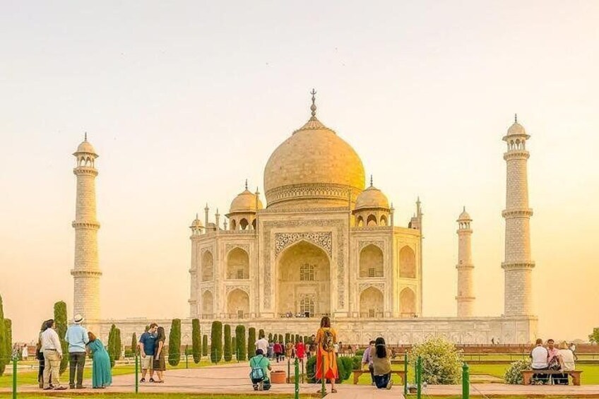 Taj Mahal Sunrise Day Tour in New Delhi with Car