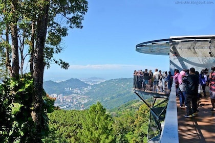 Penang Day Trip with Temple and Penang Hill Tickets (Fast Lane)