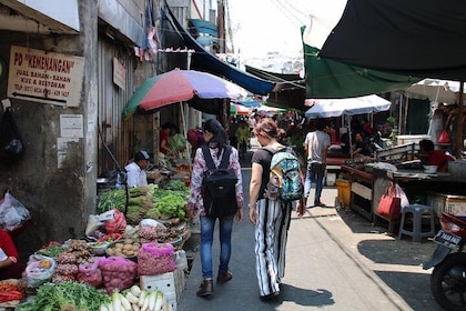 Look at Jakarta Local Experience Tour With Boating